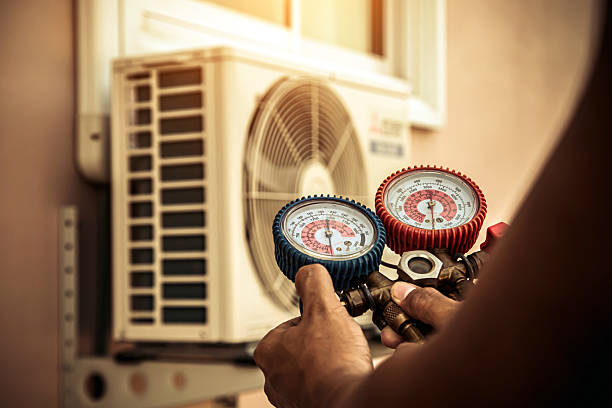 Professional Hvac technician working in Freeburg, IL